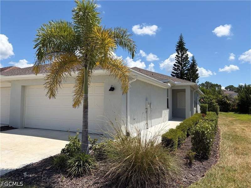 2 bedroom Attached at 9077 Leatherwood LOOP, IBIS LANDING, Lehigh Acres — photo 2
