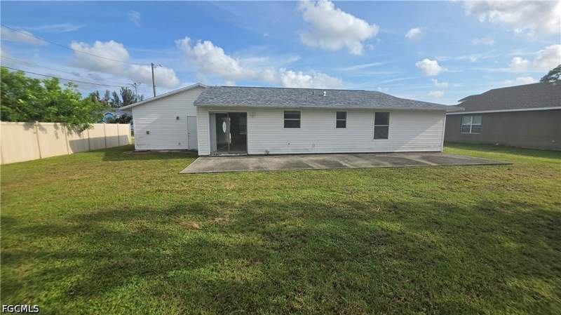 3 bedroom SingleFamilyResidence at 419 SE 15th St, Cape Coral, Cape Coral — photo 3