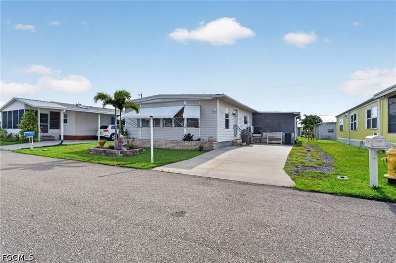 2 bedroom ManufacturedHome at 14716 Nantucket Rd 411, Old Bridge Village, North Fort Myers — photo 2