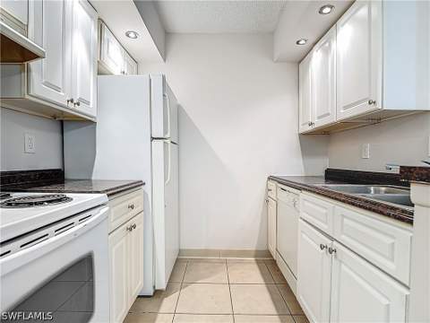 194 Santa Clara Dr 12, Naples FL - photo 14 of 41