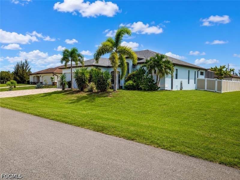 3 bedroom SingleFamilyResidence at 2123 NW 41st Pl, Cape Coral, Cape Coral — photo 3