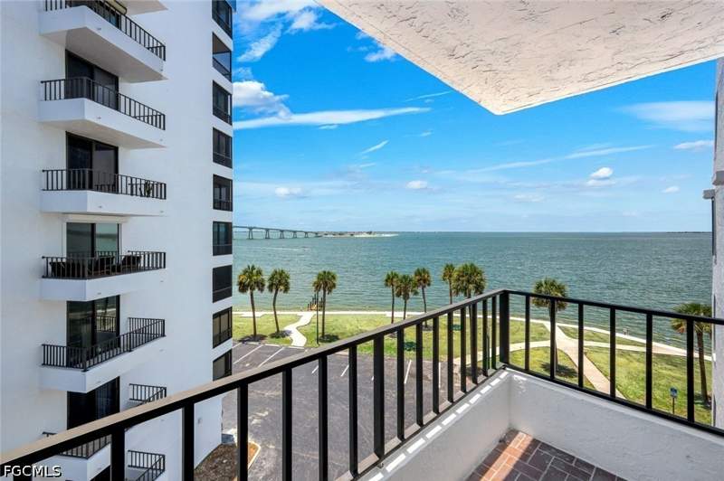 2 bedroom Condominium at 15021 Punta Rassa Rd 401, Punta Rassa, Fort Myers — photo 2