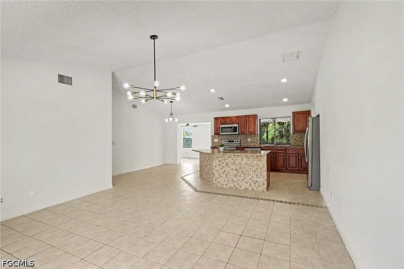 3 bedroom SingleFamilyResidence at 1416 SE 19th St, Cape Coral, Cape Coral — photo 3