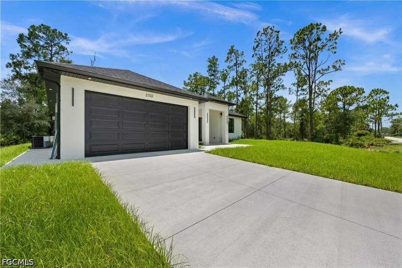 3 bedroom SingleFamilyResidence at 2102 E 13th St, Lehigh Acres, Lehigh Acres — photo 4