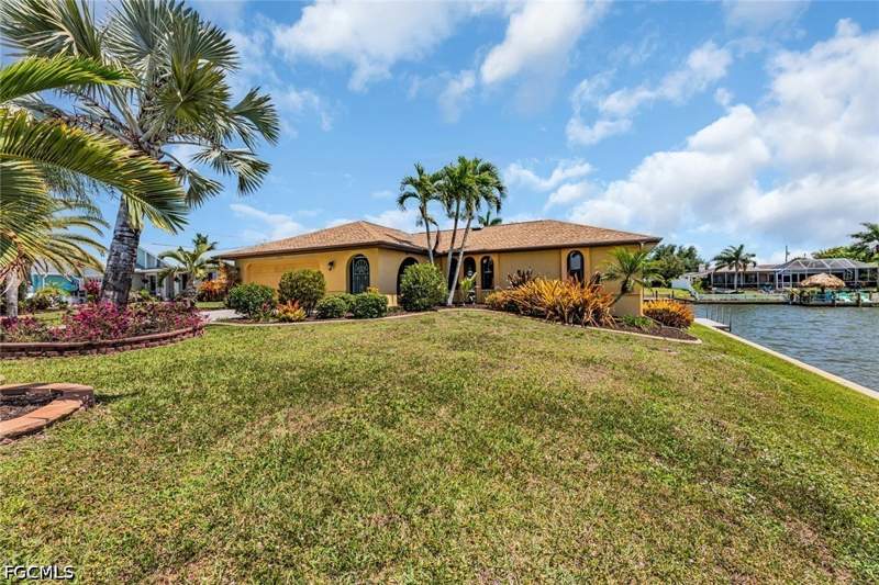 3 bedroom SingleFamilyResidence at 219 SE 19th Ct, Cape Coral, Cape Coral — photo 4