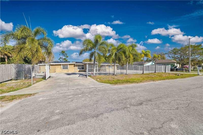 6 bedroom SingleFamilyResidence at 101 Lucille Ave, Fort Myers, Fort Myers — photo 3