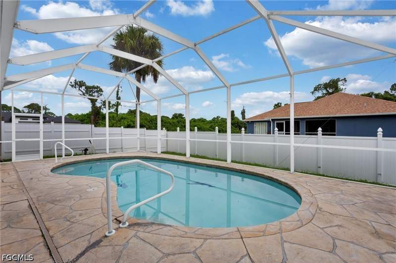 5 bedroom SingleFamilyResidence at 3705 Kilarney St, Buckingham, Fort Myers — photo 2