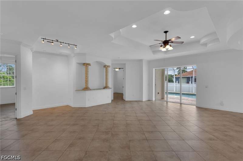 5 bedroom SingleFamilyResidence at 3705 Kilarney St, Buckingham, Fort Myers — photo 4