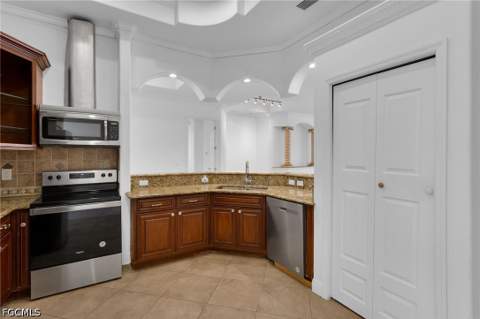 3705 Kilarney St, Fort Myers FL - photo 7 of 30