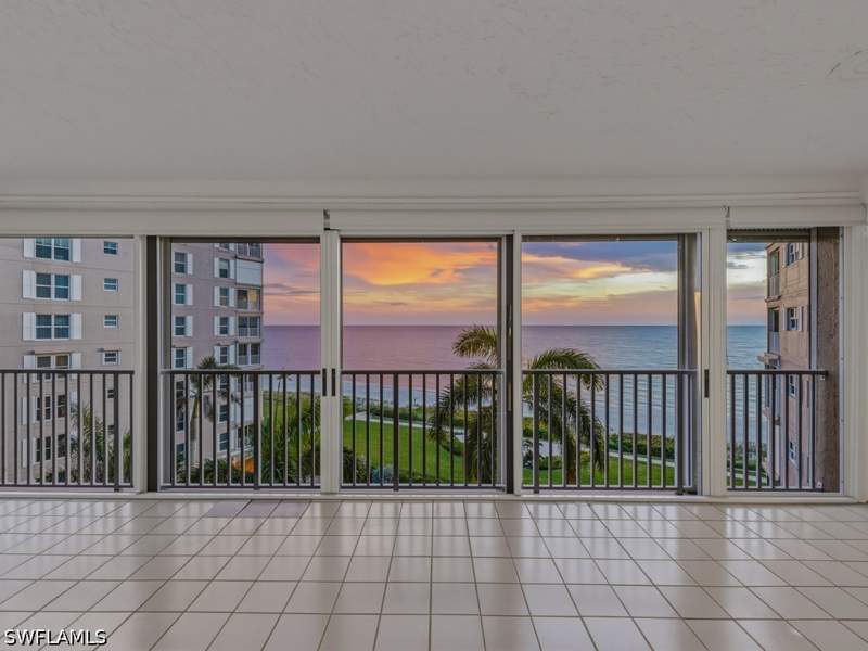 3 bedroom Condominium at 2905 Gulf Shore Blvd N 501N, Westgate, Naples — photo 3