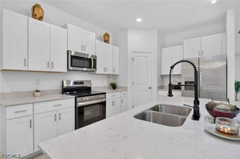 17742 Paradiso Way, North Fort Myers FL - photo 10 of 23