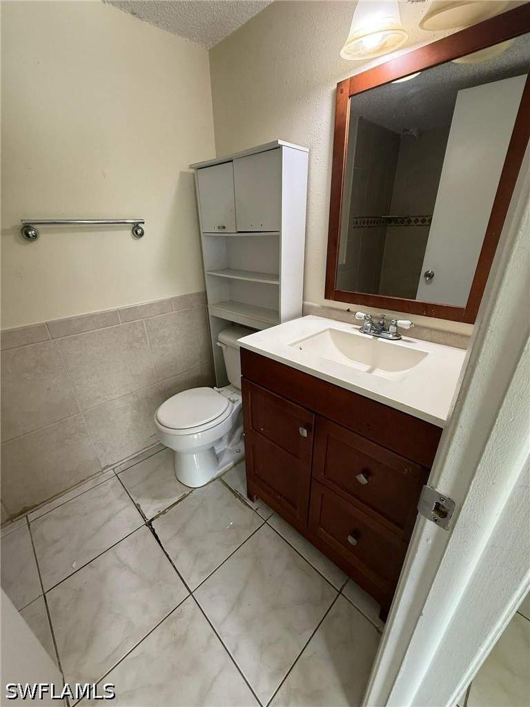 2 bedroom Condominium at 100 Santa Clara Dr 3, Granada Lakes, Naples — photo 2