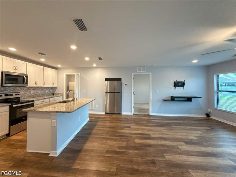 3 bedroom SingleFamilyResidence at 3010 NE 6th Pl, Cape Coral, Cape Coral — photo 2