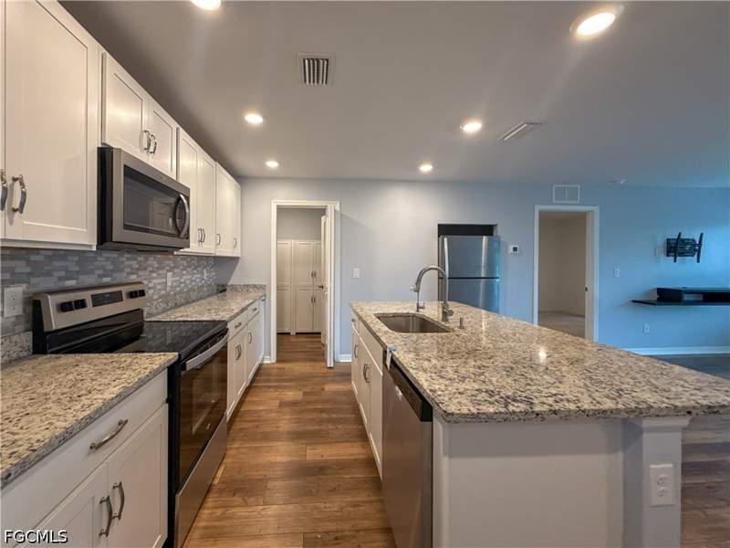 3 bedroom SingleFamilyResidence at 3010 NE 6th Pl, Cape Coral, Cape Coral — photo 4