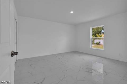 310 NE 9th Ter, Cape Coral FL - photo 13 of 37