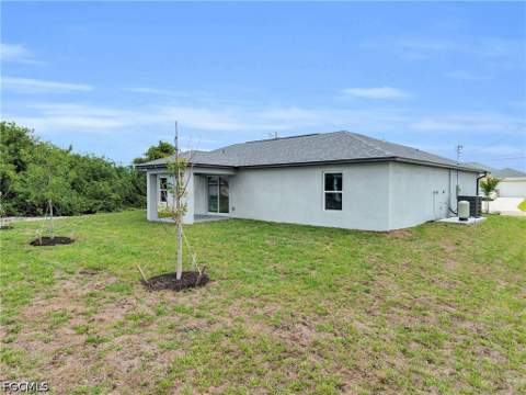 310 NE 9th Ter, Cape Coral FL - photo 6 of 37