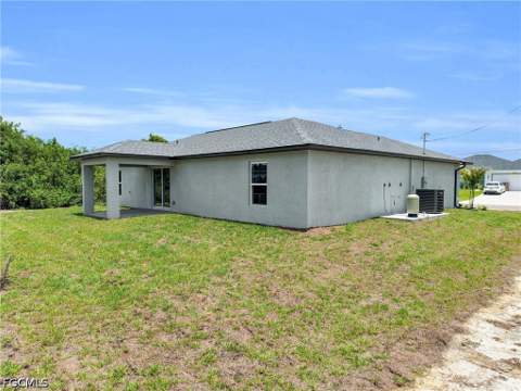 310 NE 9th Ter, Cape Coral FL - photo 7 of 37