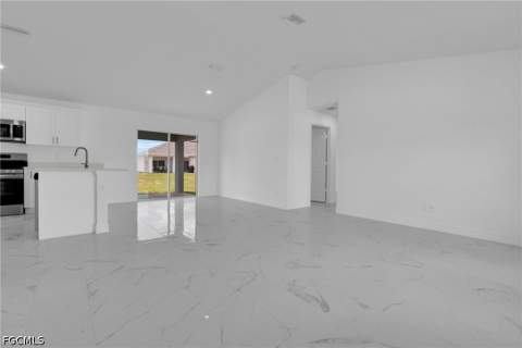 310 NE 9th Ter, Cape Coral FL - photo 9 of 37