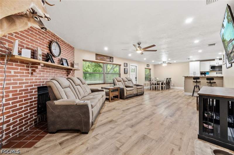 3 bedroom SingleFamilyResidence at 11700 Deal Rd, North Fort Myers, North Fort Myers — photo 5
