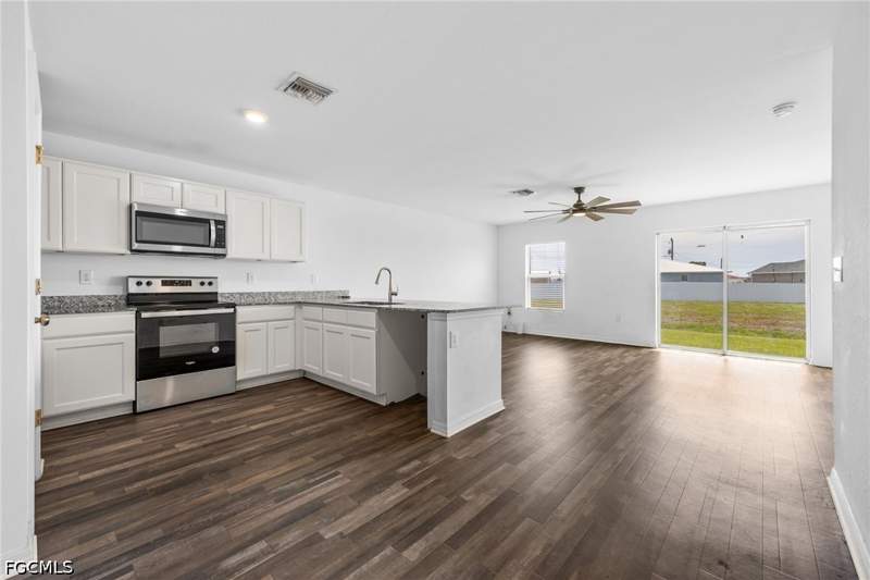 4 bedroom SingleFamilyResidence at 8043 Mangrove Cir, Port Labelle, Labelle — photo 2