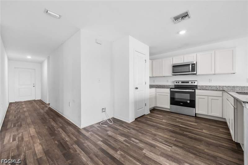 4 bedroom SingleFamilyResidence at 8043 Mangrove Cir, Port Labelle, Labelle — photo 4