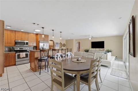 902 El Dorado Pkwy E, Cape Coral FL - photo 10 of 29