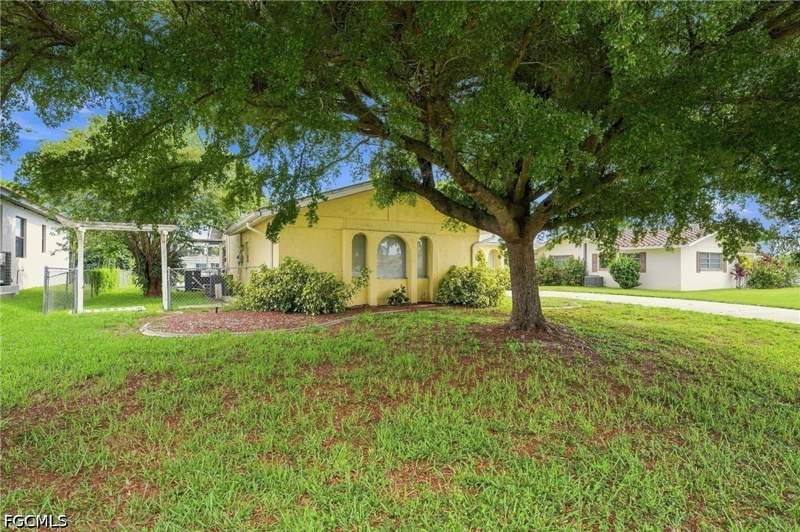 3 bedroom SingleFamilyResidence at 902 El Dorado Pkwy E, Cape Coral, Cape Coral — photo 3