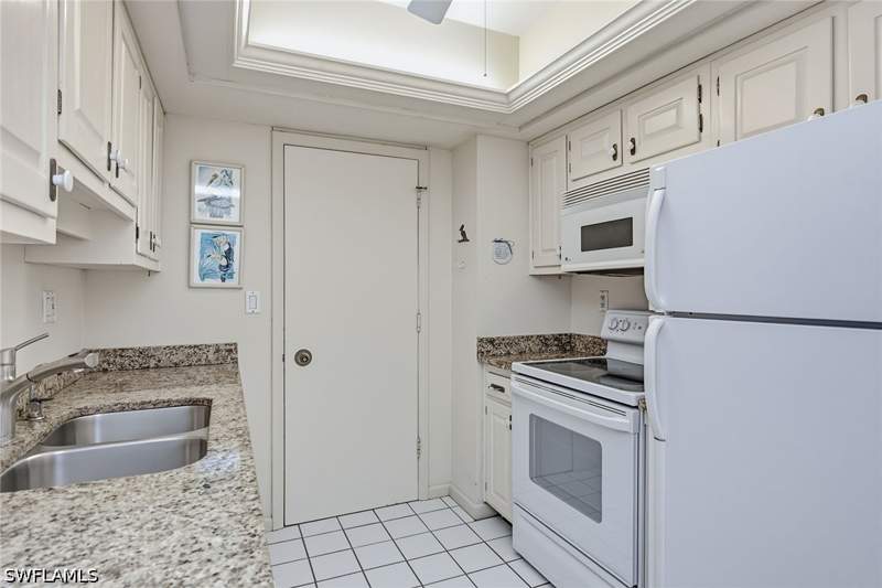 1 bedroom Condominium at 220 Seaview Ct 413, Sunset House, Marco Island — photo 5