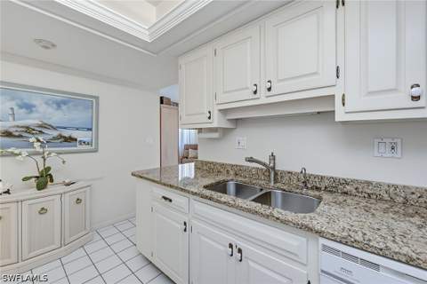 220 Seaview Ct 413, Marco Island FL - photo 7 of 36