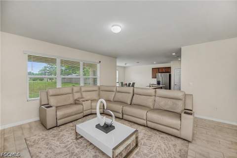 152 SE 27th Ter, Cape Coral FL - photo 6 of 38