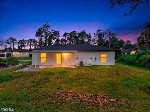 851 Calumet St E, Lehigh Acres FL - photo 16 of 36