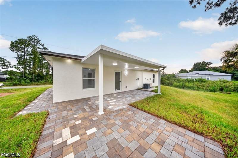 3 bedroom SingleFamilyResidence at 851 Calumet St E, Lehigh Acres, Lehigh Acres — photo 3