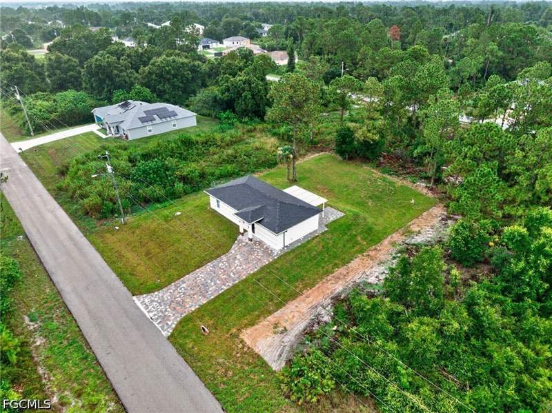 3 bedroom SingleFamilyResidence at 851 Calumet St E, Lehigh Acres, Lehigh Acres — photo 4