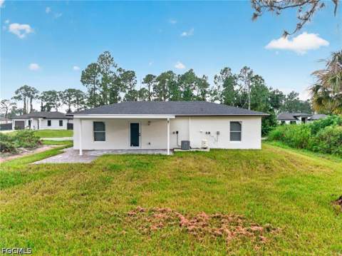 851 Calumet St E, Lehigh Acres FL - photo 6 of 36
