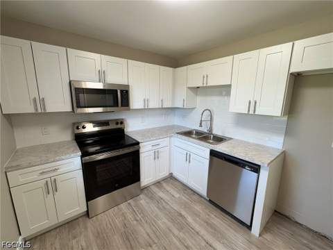 1740 Pine Valley Dr 115, Fort Myers FL - photo 9 of 29