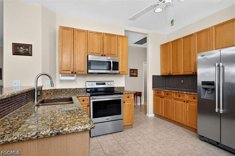 3 bedroom SingleFamilyResidence at 11237 Lakeland Cir, Silverlakes, Fort Myers — photo 4