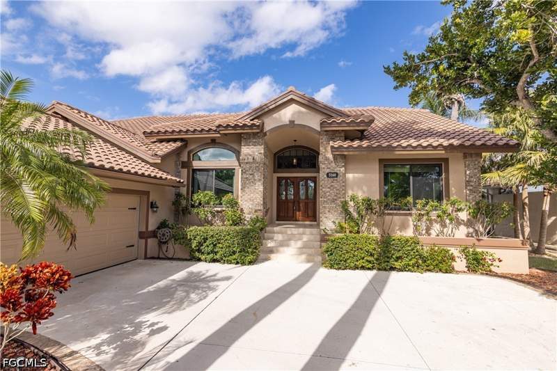 3 bedroom SingleFamilyResidence at 5160 Harborage Dr, Harborage, Fort Myers — photo 2