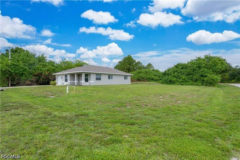 3 bedroom SingleFamilyResidence at 546 Sherwood Ave S, Lehigh Acres, Lehigh Acres — photo 3