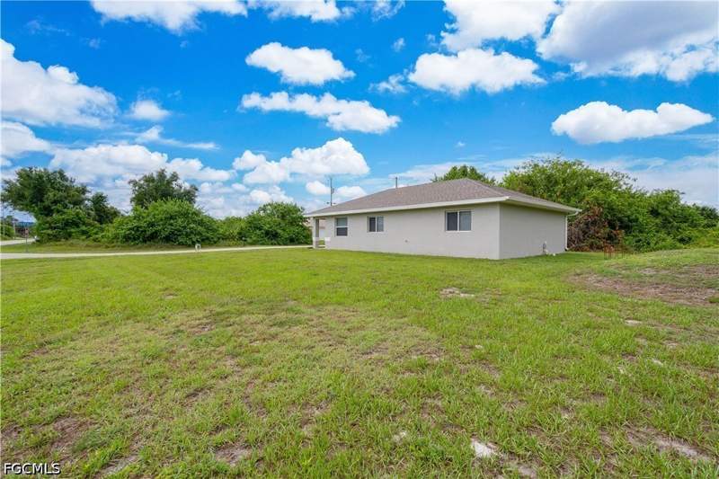 3 bedroom SingleFamilyResidence at 546 Sherwood Ave S, Lehigh Acres, Lehigh Acres — photo 4