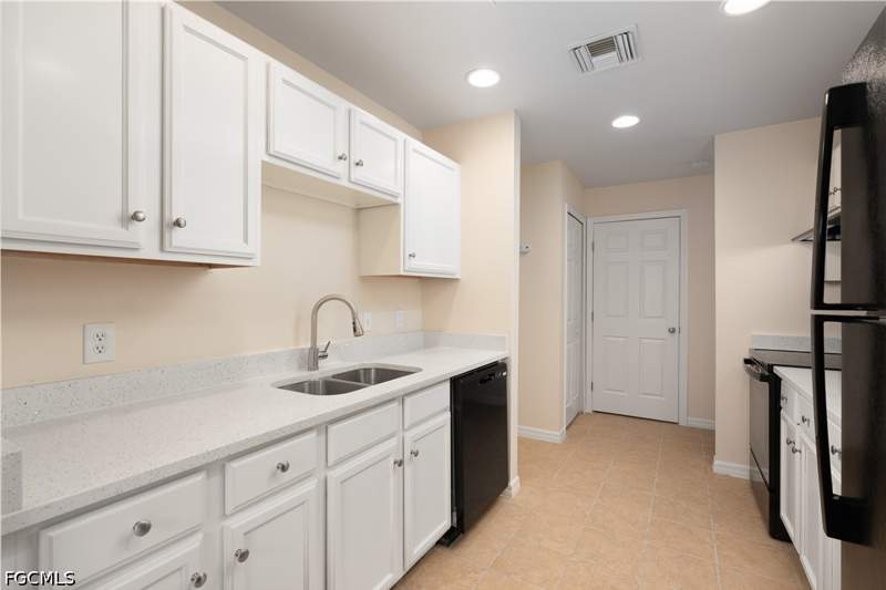 3 bedroom SingleFamilyResidence at 546 Sherwood Ave S, Lehigh Acres, Lehigh Acres — photo 5