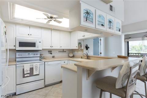 5825 Trailwinds Dr 425, Fort Myers FL - photo 10 of 37