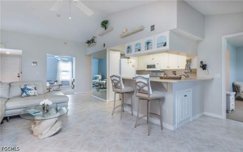 5825 Trailwinds Dr 425, Fort Myers FL - photo 8 of 37