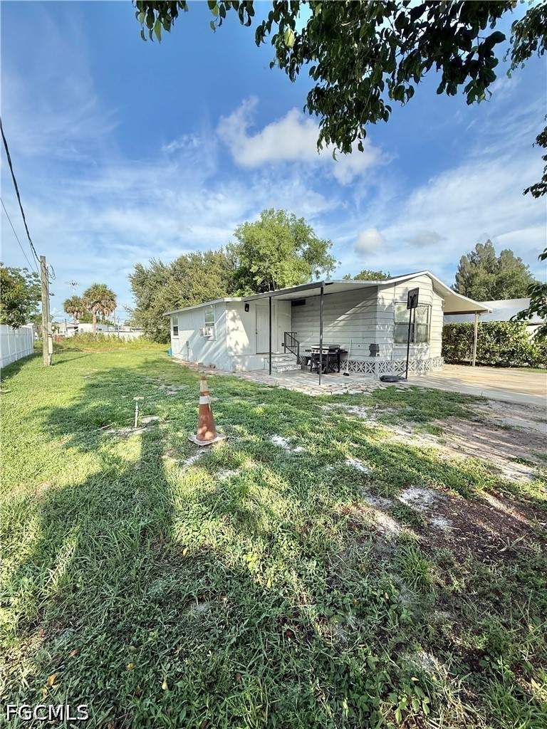 2 bedroom ManufacturedHome at 26646 Token Ct, Leitner Creek Manor, Bonita Springs — photo 2
