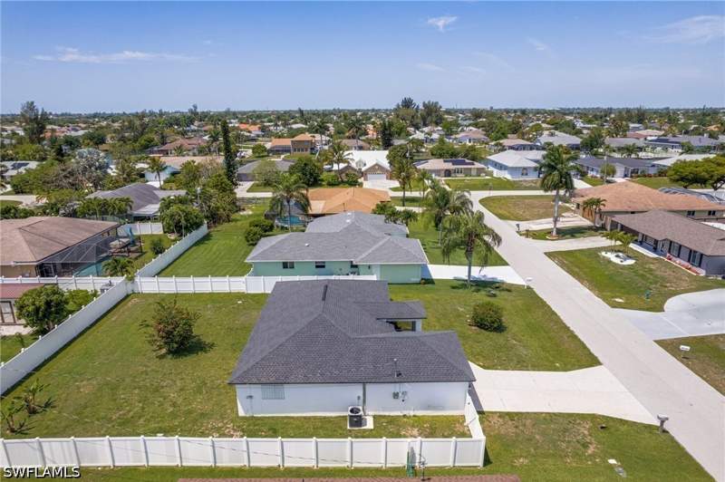 3 bedroom SingleFamilyResidence at 610 SE 21st Ln, Cape Coral, Cape Coral — photo 3