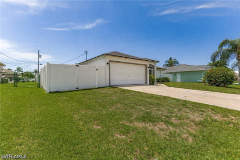 610 SE 21st Ln, Cape Coral FL - photo 9 of 38
