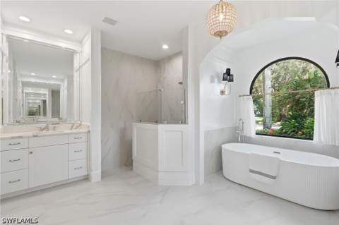 9833 Clear Lake Cir, Naples FL - photo 18 of 43
