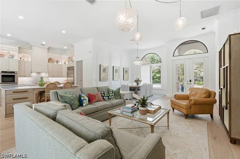 5 bedroom SingleFamilyResidence at 9833 Clear Lake Cir, Wilshire Lakes, Naples — photo 4