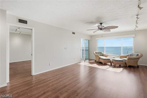 4015 SE 20th Pl 301, Cape Coral FL - photo 6 of 50