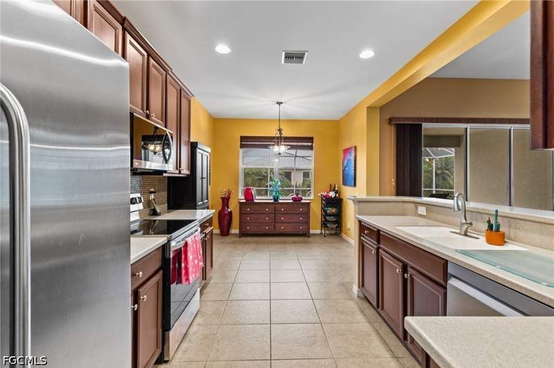 3 bedroom SingleFamilyResidence at 2617 Brightside Ct, Sandoval, Cape Coral — photo 4