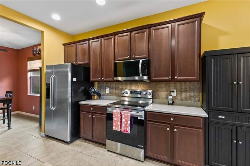 3 bedroom SingleFamilyResidence at 2617 Brightside Ct, Sandoval, Cape Coral — photo 5